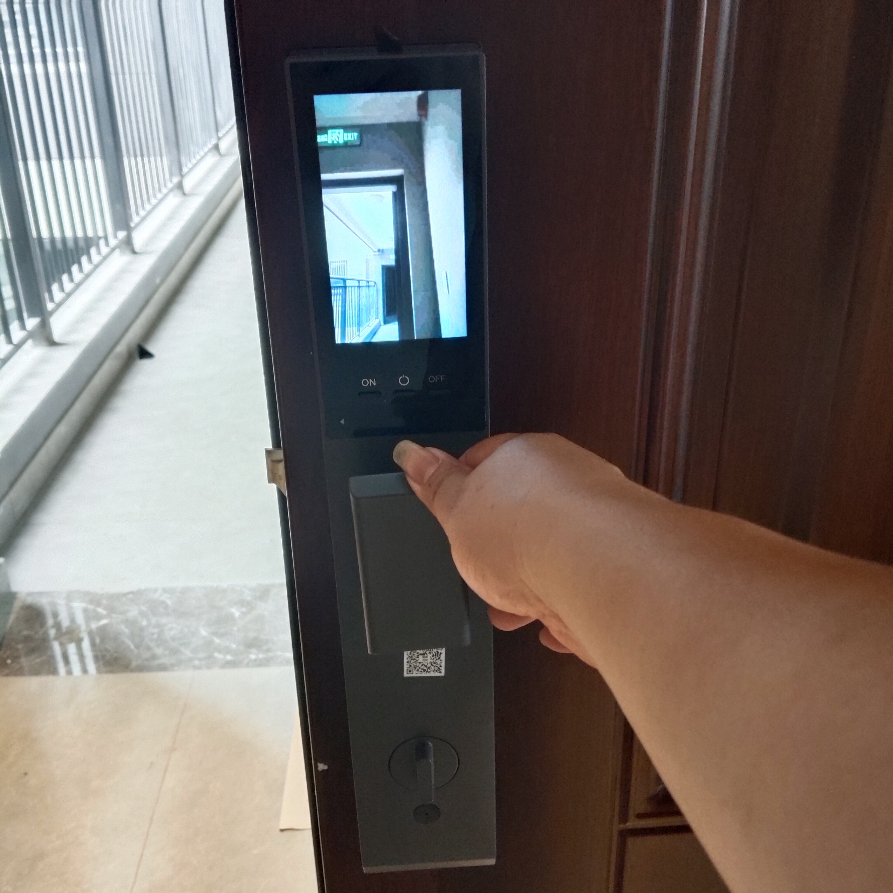 方形黑白相间的二维码图案,边长约10厘米,位于白色背景中央,周围有细边框,下方有小程序名称标识